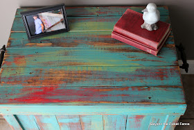 pallets, furniture, rustic, trunk, chest, storage, salvaged decor, Beyond The Picket Fence, http://bec4-beyondthepicketfence.blogspot.com/2013/03/pallet-chest.html