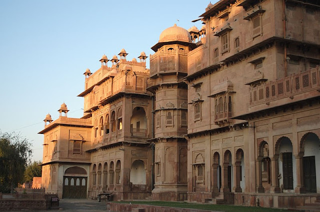 the Junagarh Fort in Bikaner of Rajasthan overwhelms you with its historic charm and monumental splendor