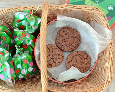 Gourmet Chocolate Mocha Cookies ♥ KitchenParade.com, decadently chocolate-y, laced with espresso, almost like a brownie cookie or a fudge cookie. Wonderful with a glass of cold milk. Recipe, insider tips, nutrition & Weight Watchers points included.