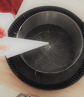 chemiser moule rond gâteau entremet papier sulfurisé tuto étape par étape