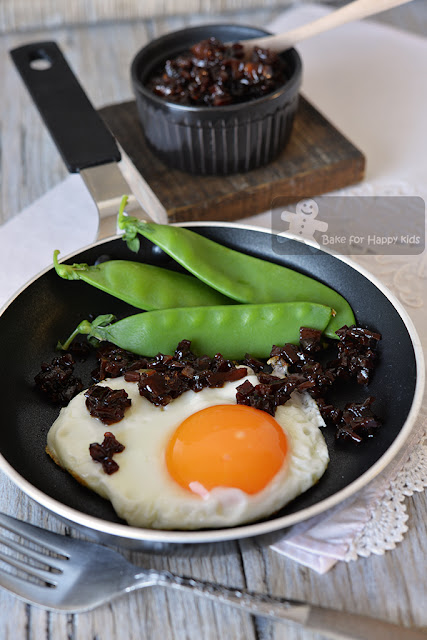 fried eggs bacon jam