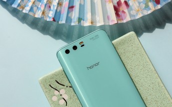 Huawei honor 8 Pro alongside Honor 9