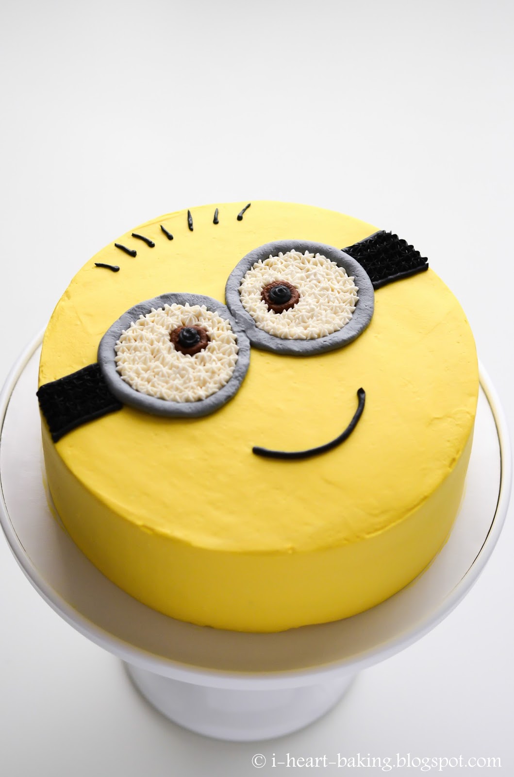 Minion cake 10