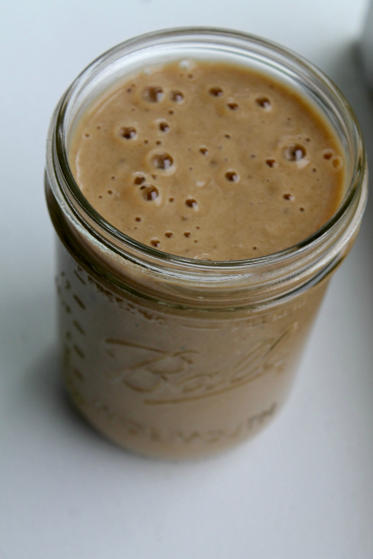 Easy and healthy coffee smoothie for a morning pick me up!