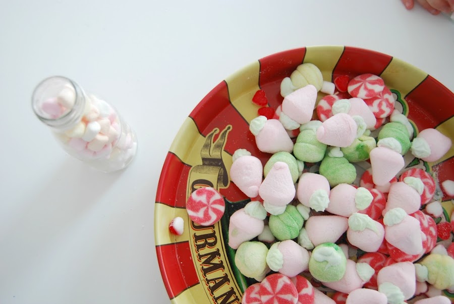 chuches para pascua. Easter candy in a bottle