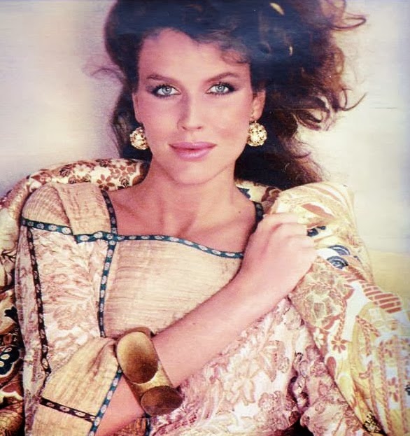 Pictures of Beautiful Women Model Valerie Robinson