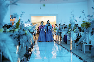 Korean wedding day - walking down the aisle