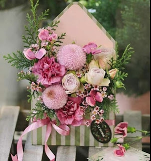 K'Mich Weddings - wedding planning - envelope flowers
