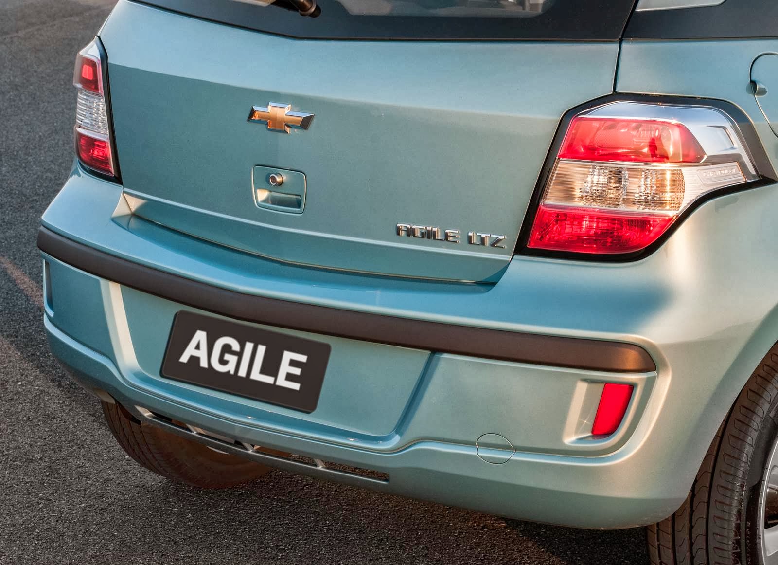 Leitor flagra o Chevrolet Agile que será reestilizado na linha 2014 - Autos  Segredos
