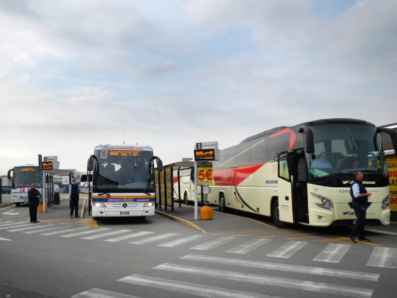 Autobus Aeroporto di Milano-Linate (LIN) Orio al Serio low ...
