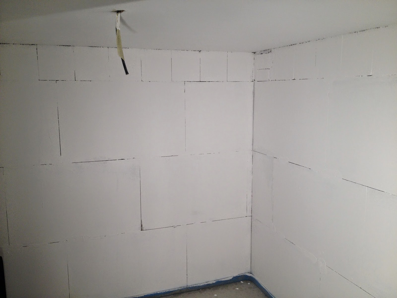 Projekt Hausbau Münchingen, Pensches bauen: 15.04.2014 - Fliesen im Bad
