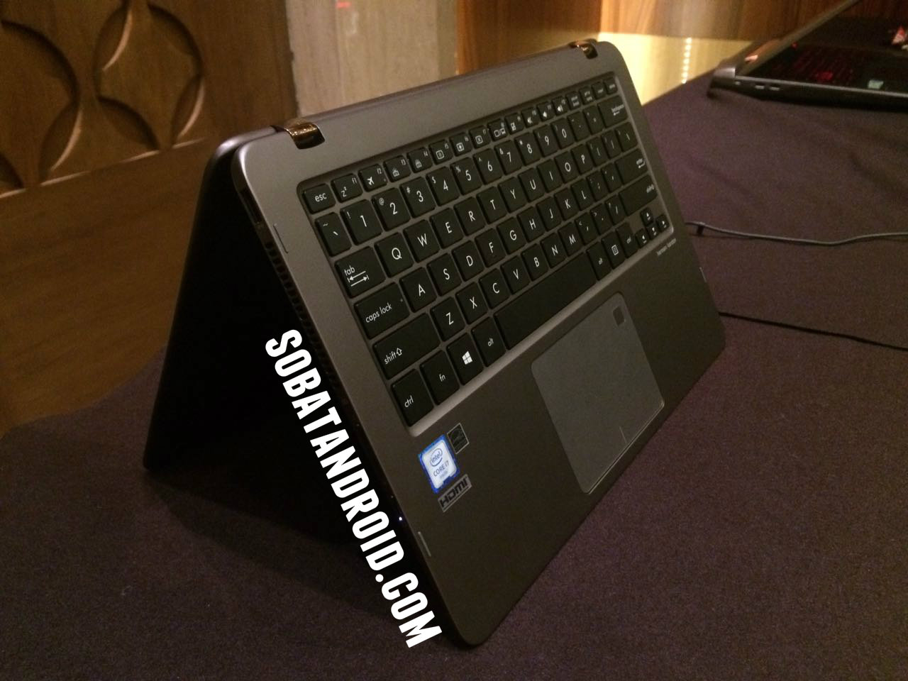 ASUS ZenBook Flip UX360UA, Pilihan Sempurna Pebisnis dan Traveller ASUS ZenBook Flip UX360UA, Pilihan Sempurna Pebisnis dan Traveller