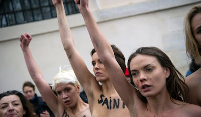 sexys ucranianas celebran desnudas renuncia del papa