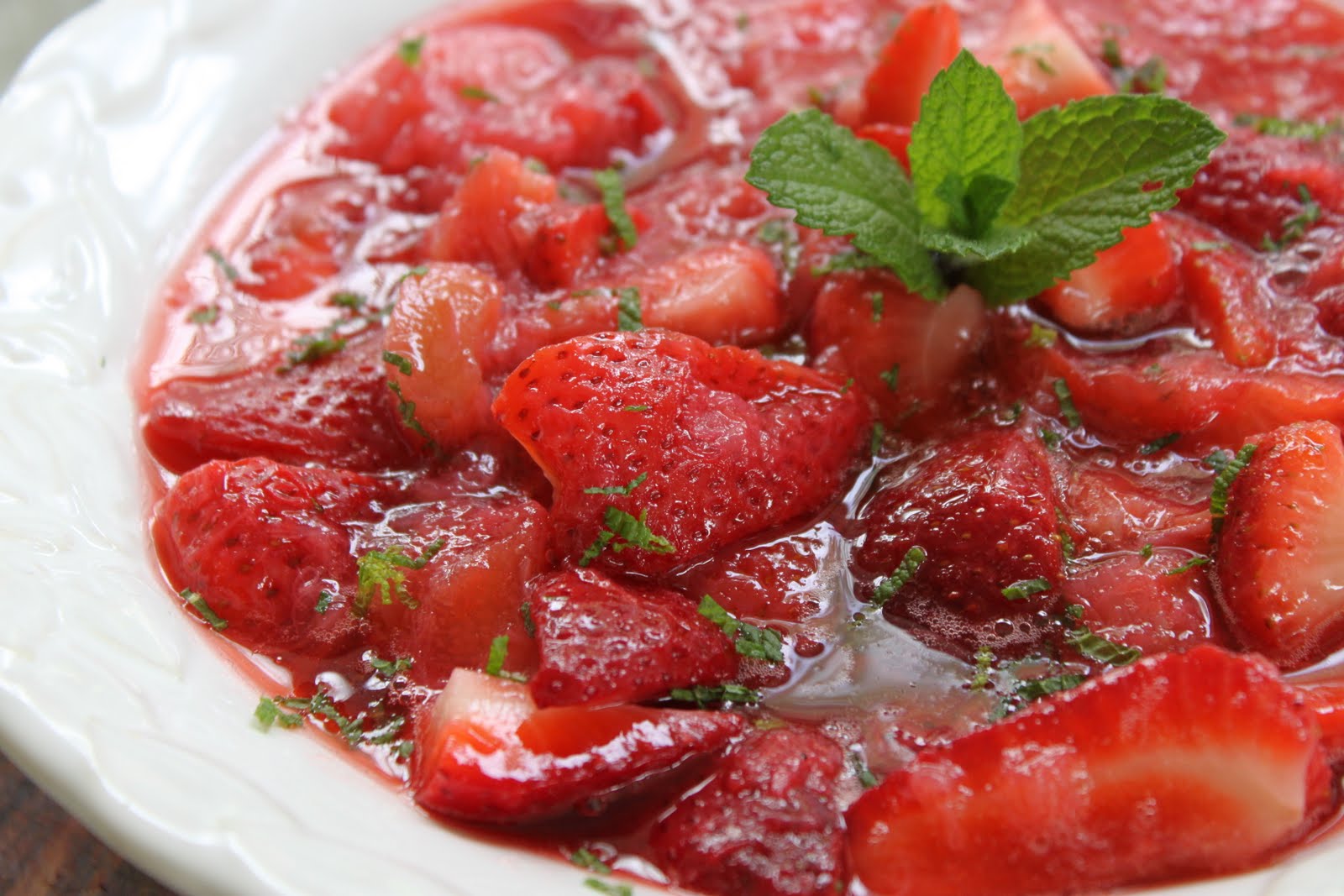 A Girl, a Market, a Meal...: Strawberry Rhubarb Compote