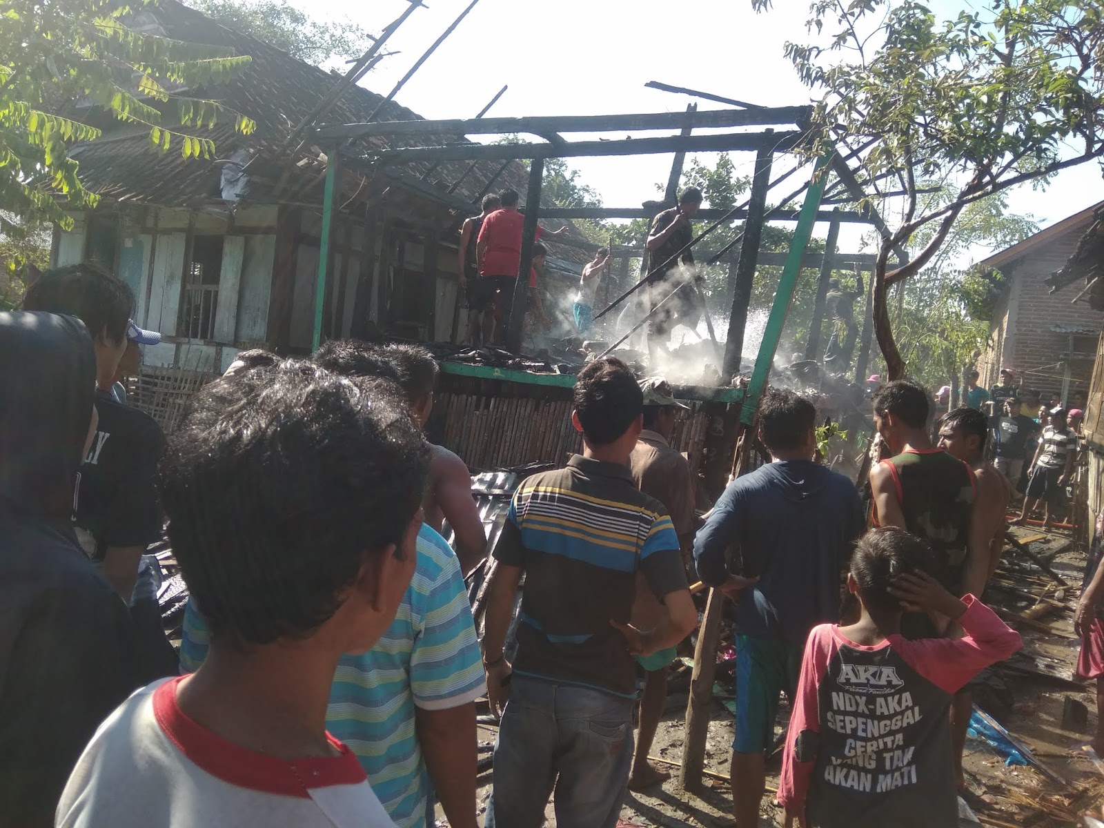 Satu Unit Rumah Panggung Di Sanolo Pagi Ini Ludes Terbakar