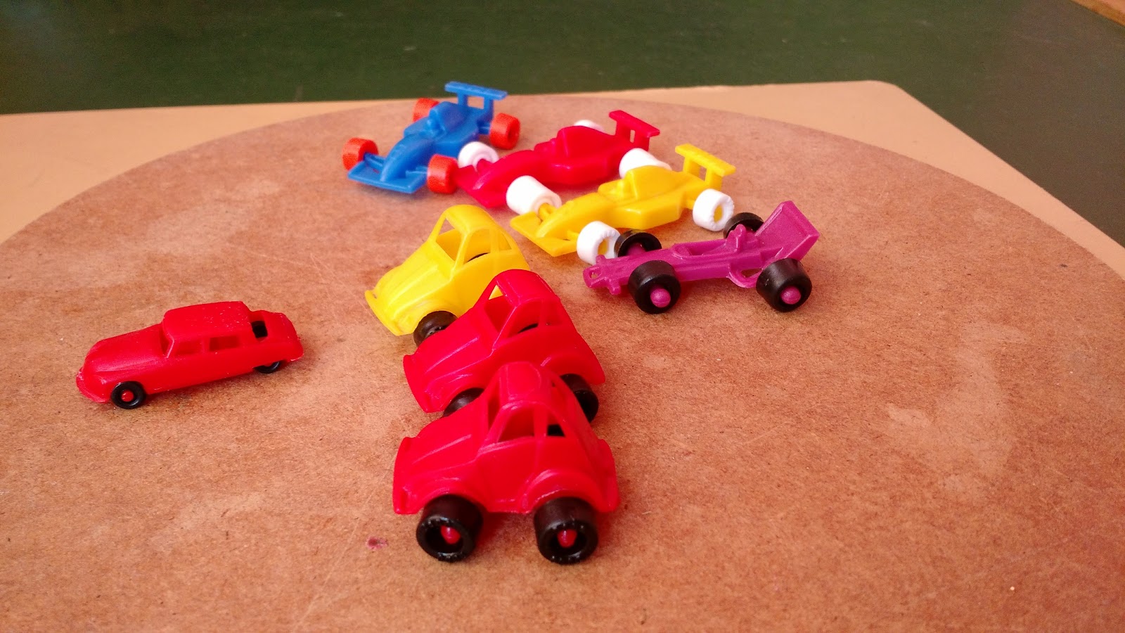 Carro De Corrida De Brinquedo Antigo Para Crianças Capturado Em Um