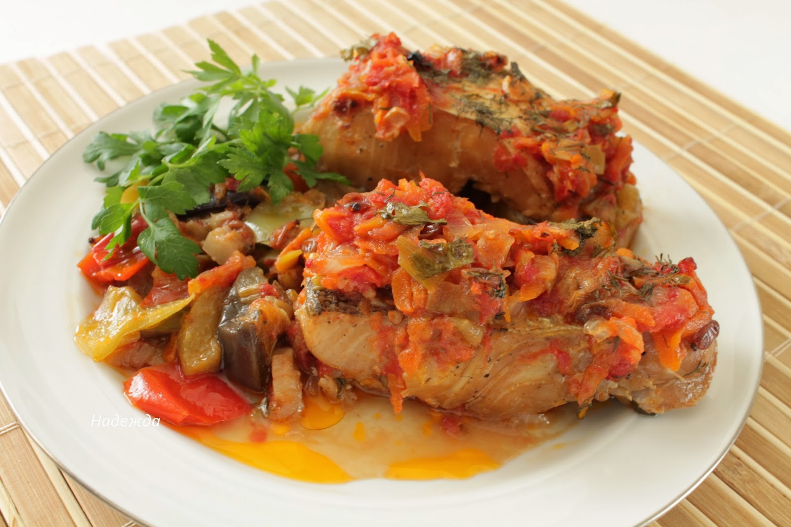 Треска тушеная с овощами