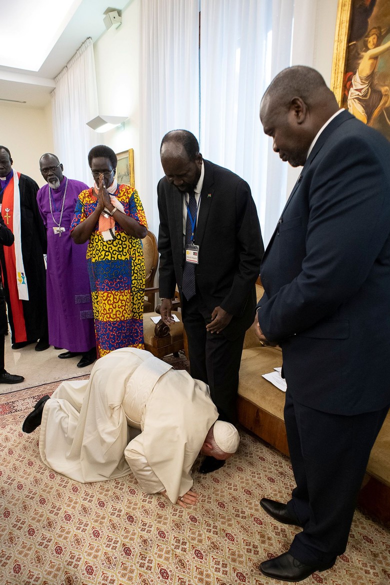 Paus Franciskus Cium Kaki Presiden Sudan Selatan Paus Franciskus Cium Kaki Presiden Sudan Selatan