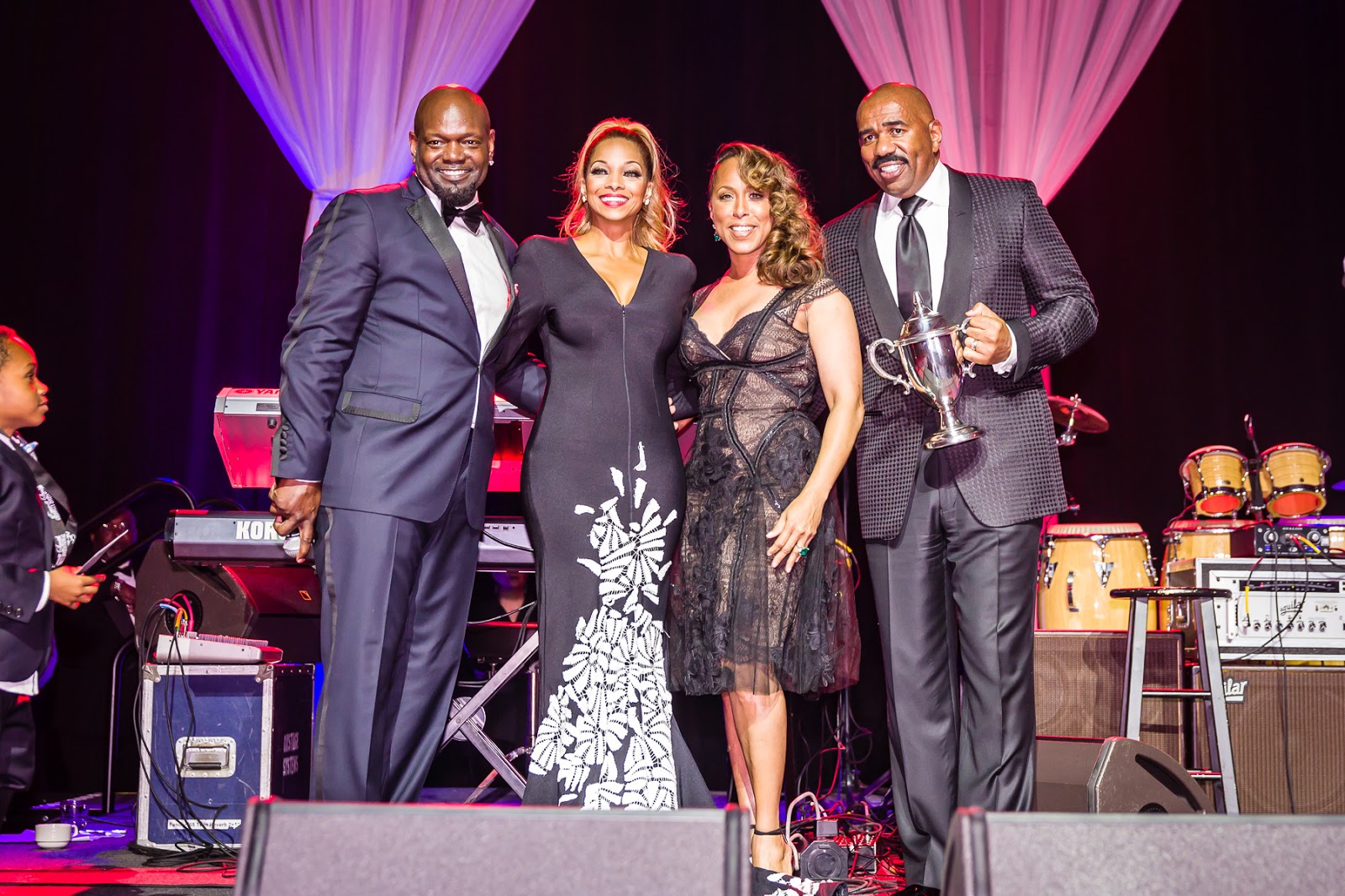Emmitt Smith Celebrity Invitational Smashes Fundraising Goal Bringingin