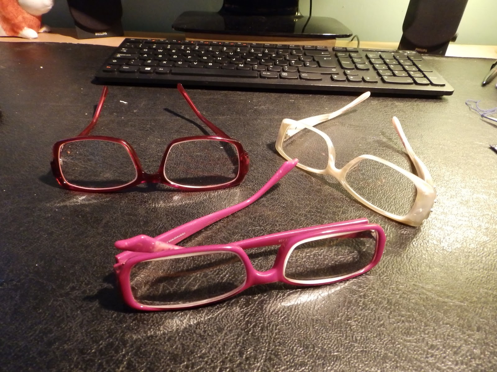 crafty-cats-corner: GLASSES + NEW TABLE