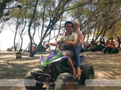 Cieee... berduaan nih! Naik ATV di Pantai Baru Bantul | Mask-ID