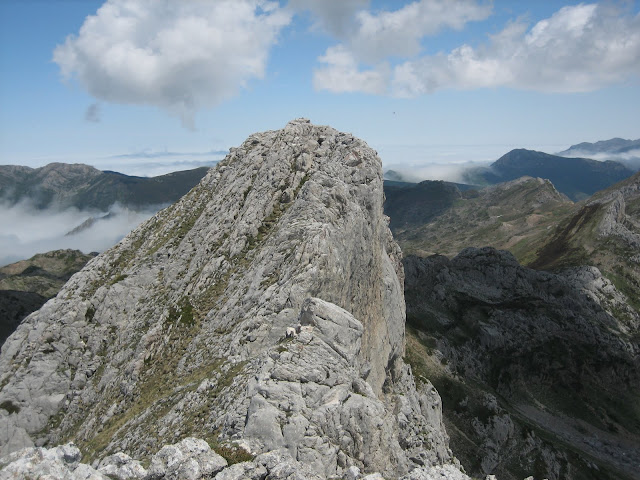 Rutas Montaña Asturias: Vista de la Torre de Orniz