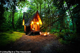 10-The-Cabin-at-Night-Jacob-Witzling-Recycled-Architecture-with-the-1-Bedroom-USD7500-Micro-House-www-designstack-co