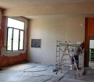 Progress with the plastering and we're onto the walls Progress with the plastering and we're onto the walls