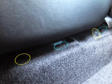 リヤシート前側は青丸部分の左右4カ所、
黄丸の3カ所のクリップを外します。 ムーヴカスタムla100s後期デッドニング&静音 リヤシートの取り外し。前側のネジ位置とクリップ位置