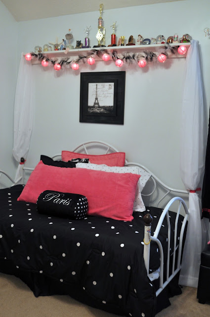 teen bedroom, day bed, pink and black bedroom, Behr Ultra Fresh day