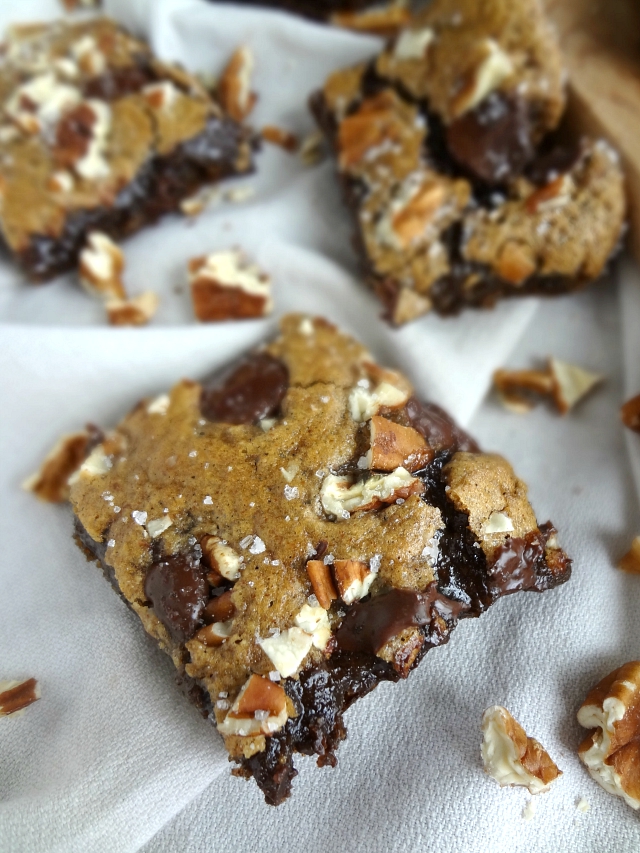 {Gluten-free} Salted Chocolate Chip Pecan Blondies {Gluten-free} Salted Chocolate Chip Pecan Blondies
