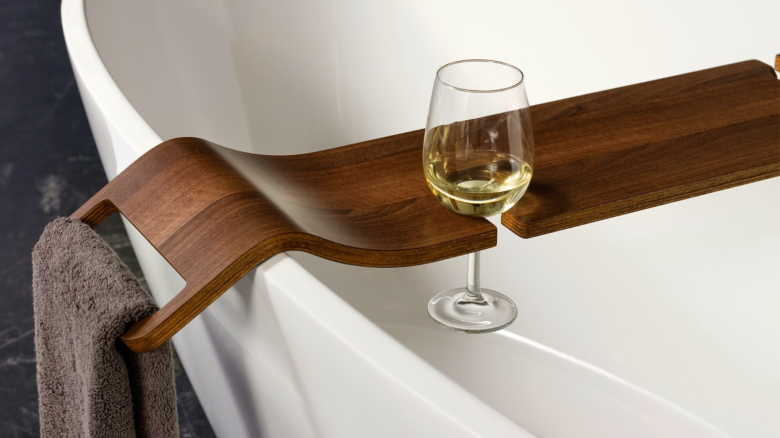 Kbculture 2017 Awards Honorable Mention Tombolo Bath Caddy By Victoria Albert Lengths Of Walnut Or Light Oak Are Laminated For Strength And Contoured A Snug Fit On The Rim