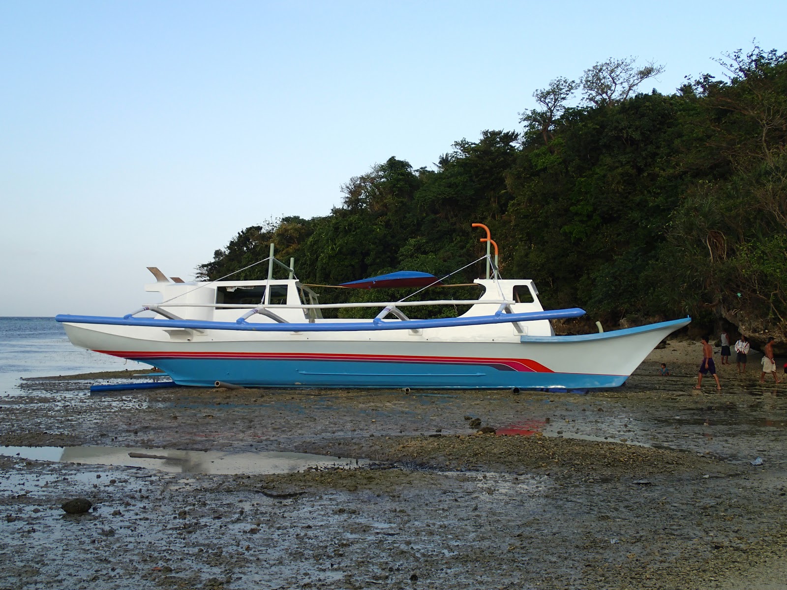 Kleyns In The Philippines * How to Move a Boat on Land