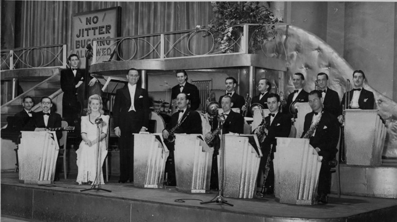Roy Fox and His Band Roy Fox And His Band Shut The Door They're Coming Through The Window - Who's Gonna Take You Home To-night Roy Fox and His Band Roy Fox And His Band Shut The Door They're Coming Through The Window - Who's Gonna Take You Home To-night