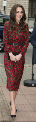 Robe Vanessa Seward / escarpins Gianvito Rossi / pochette Mulberry