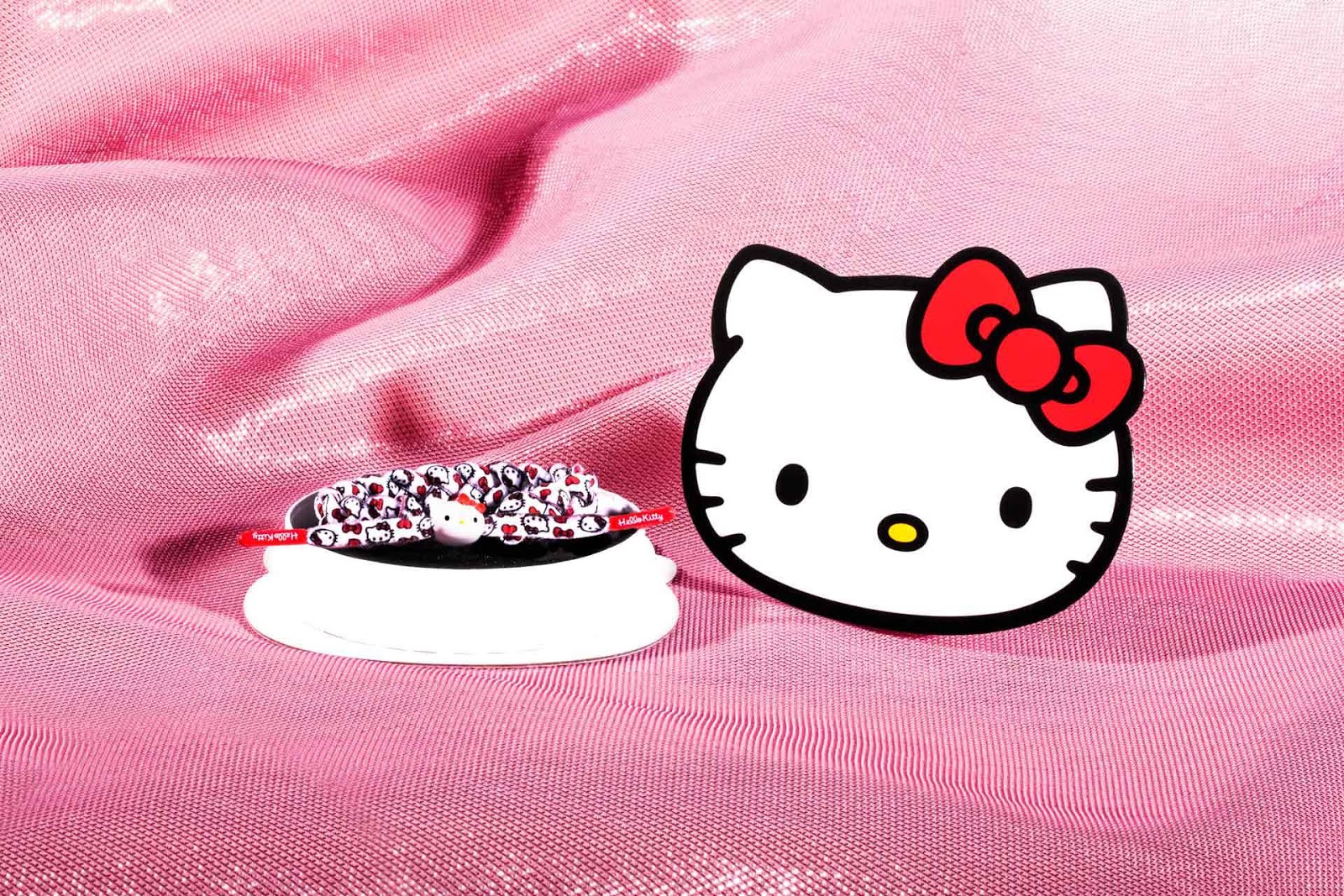 игрушки из японии набор. х̆̈ӗ̈л̆̈л̆̈о̆̈ў̈ к̆̈й̈т̆̈й̈. надпись хелло китти. сваровски хелло китти. Helo citi.