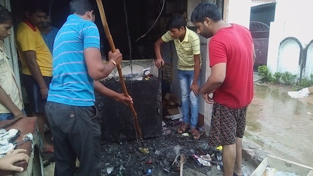 मोबाइल की दुकान में लगी आग,लाखो का नुकसान