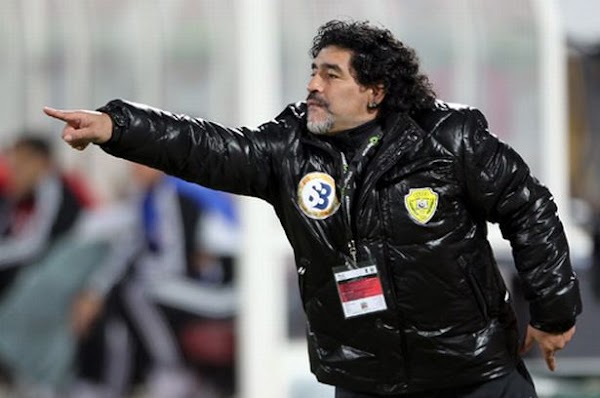 ¿ Maradona entrenando al Blackburn Rovers ?