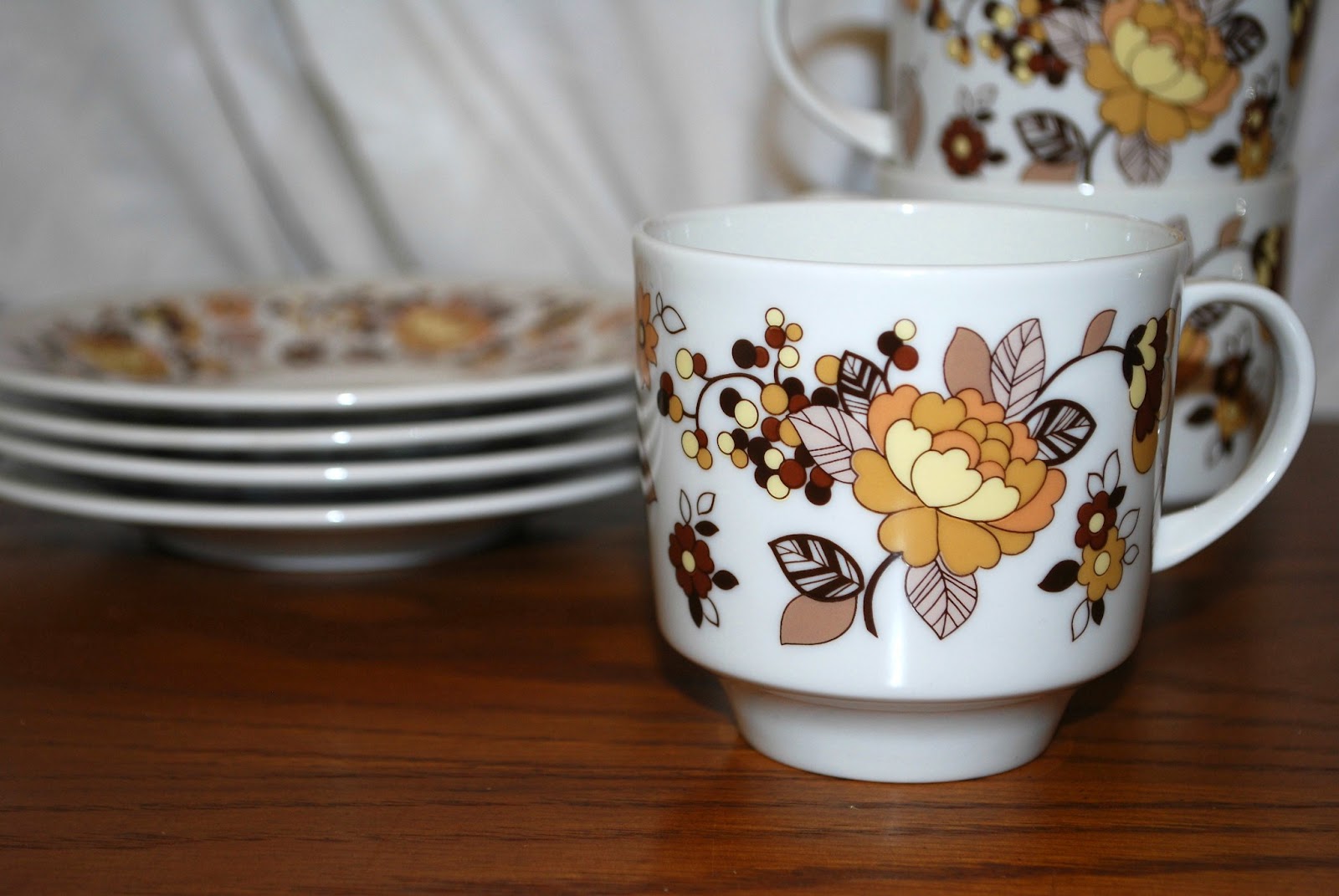 Let It Shine Royal Doulton, Bathroom Set and Amber Bowls