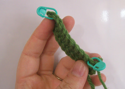 How to crochet pictures or letters, Intarsia crochet tutorial by April Garwood of Banana Moon Studio How to crochet pictures or letters, Intarsia crochet tutorial by April Garwood of Banana Moon Studio