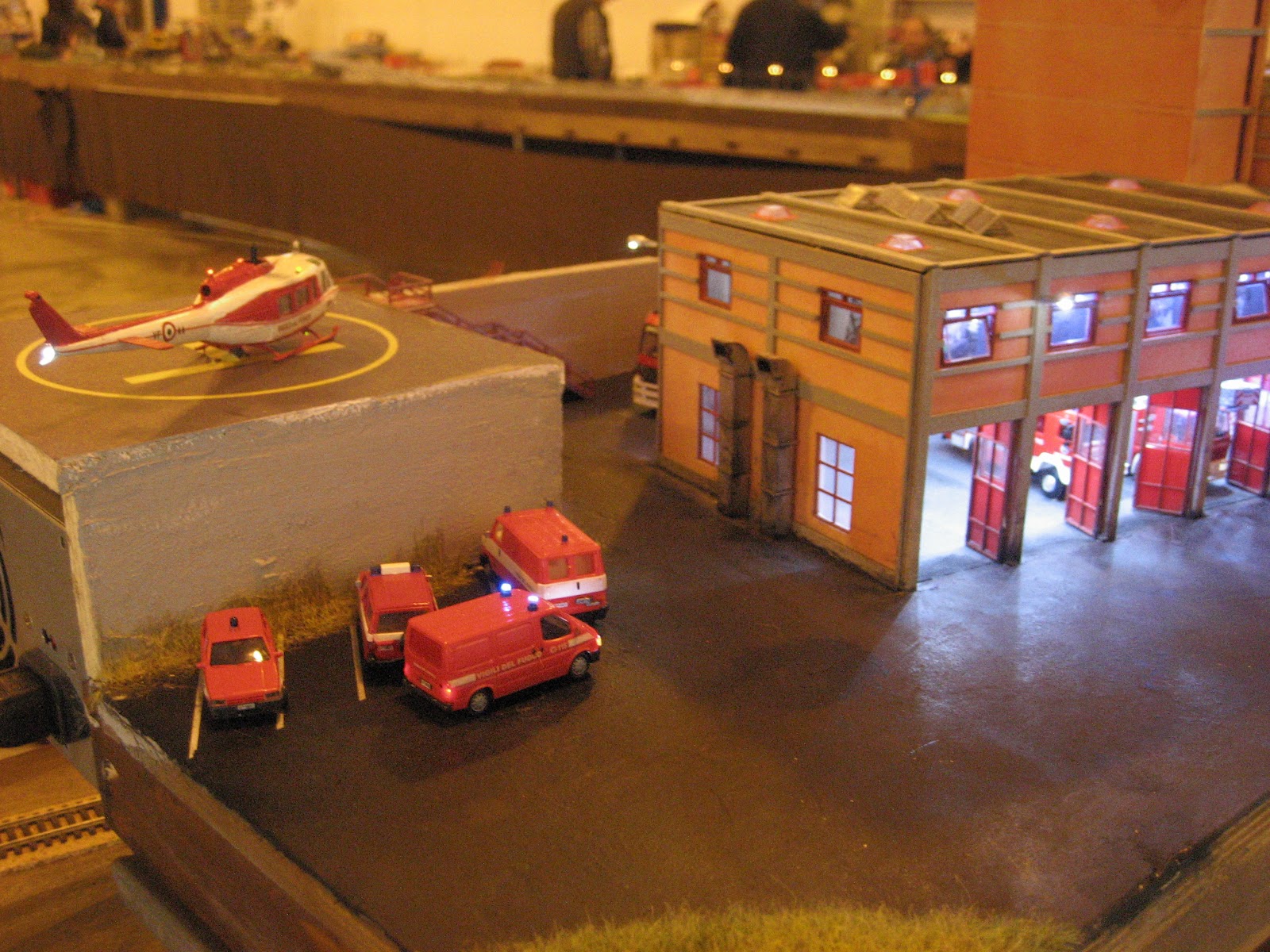 Miniature Vigili Del Fuoco Scala 1:64 | 2 Figure Non Dipinte | Per Diorami E Auto Modello