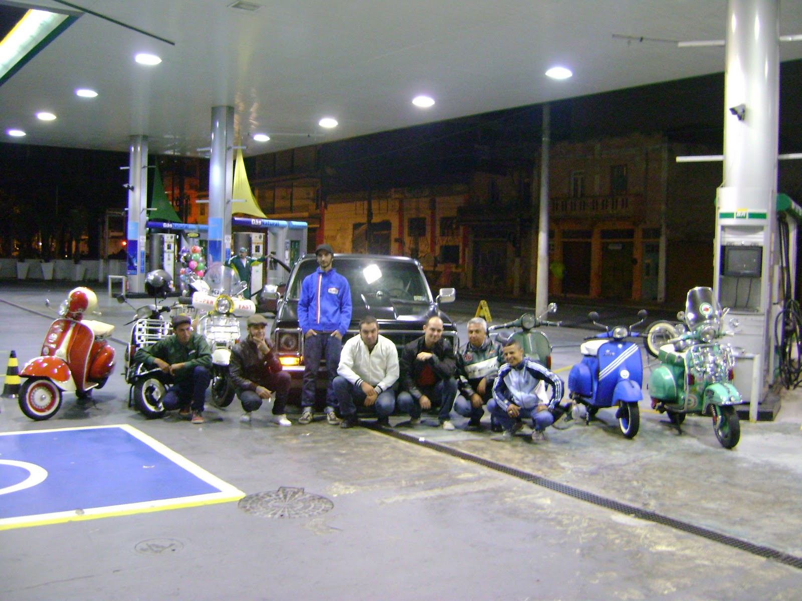 Scooterville "VOLTA AO MUNDO EM VESPA" CONTINUARÁ A VIAGEM AO LADO DO PAI