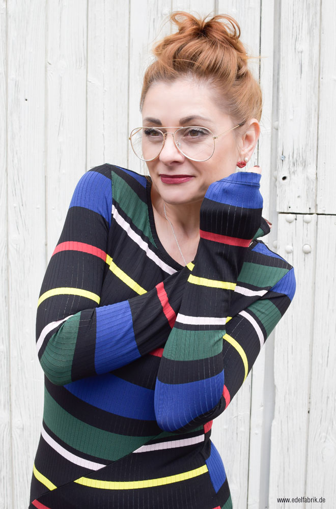 enges, buntes Streifenkleid enges Kleid mit bunten Streifen