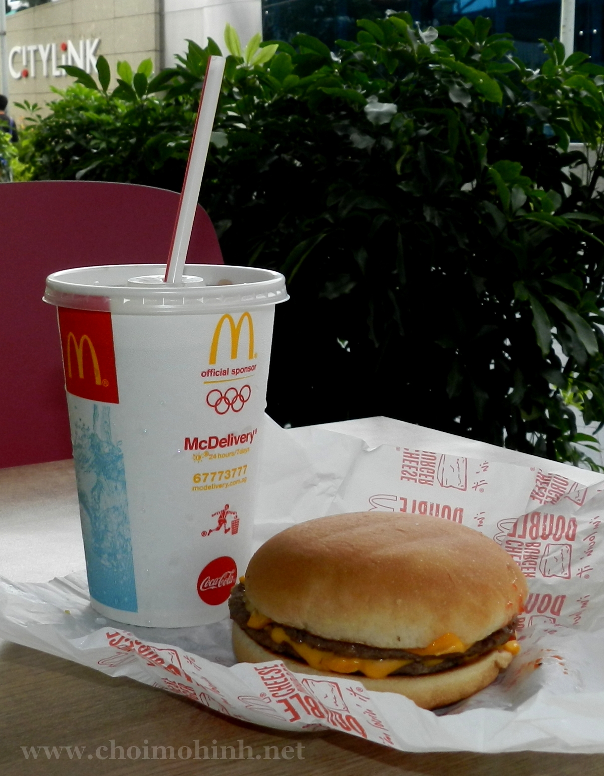 McDonalds-hamburger.jpg