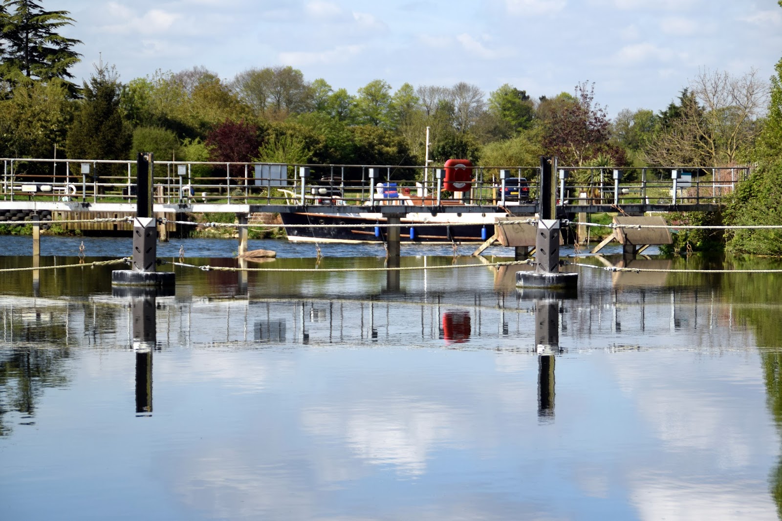 Enjoy your time with beautiful places Towerds to the village Laleham