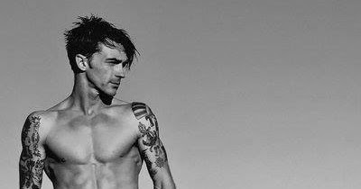 Who is Drake Bell Dating