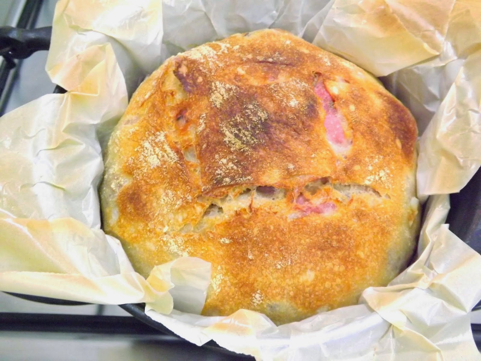 PÃO TIPO ITALIANO COM RECHEIO DE LINGUIÇA CALABRESA E AZEITONAS