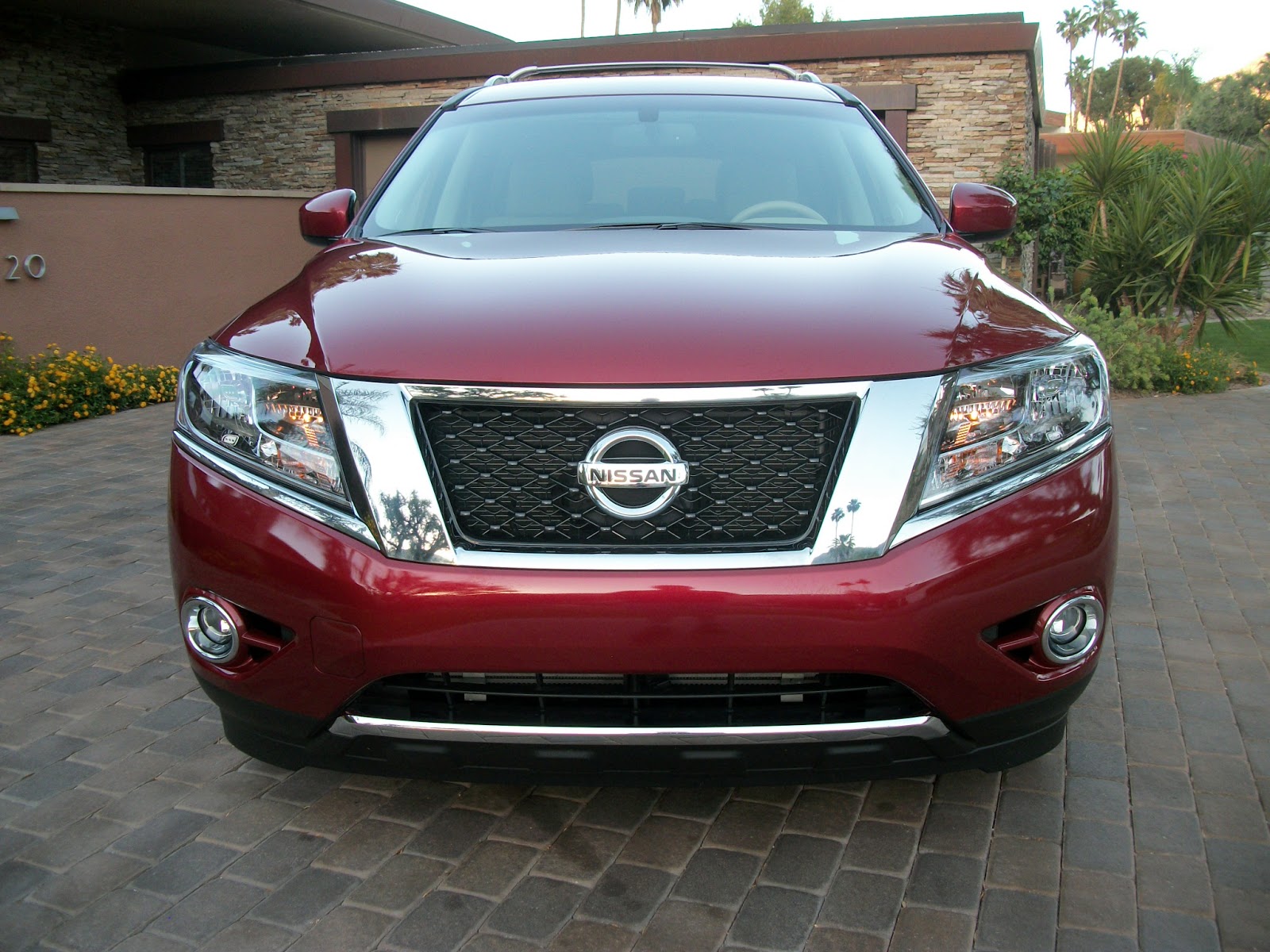 Palm Springs Automobilist: Behind the Wheel- 2013 Nissan Pathfinder SV