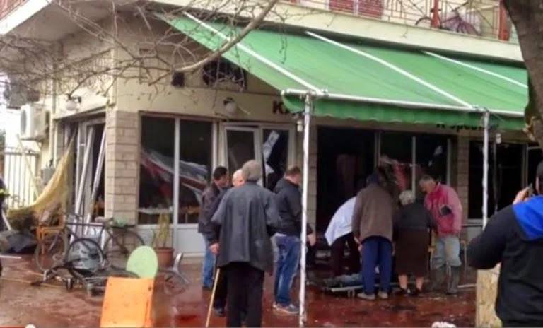 Πανικός σε καφενείο της Αμφιλοχίας: Έκρηξη φιάλης υγραερίου με 15 τραυματίες (ΒΙΝΤΕΟ)