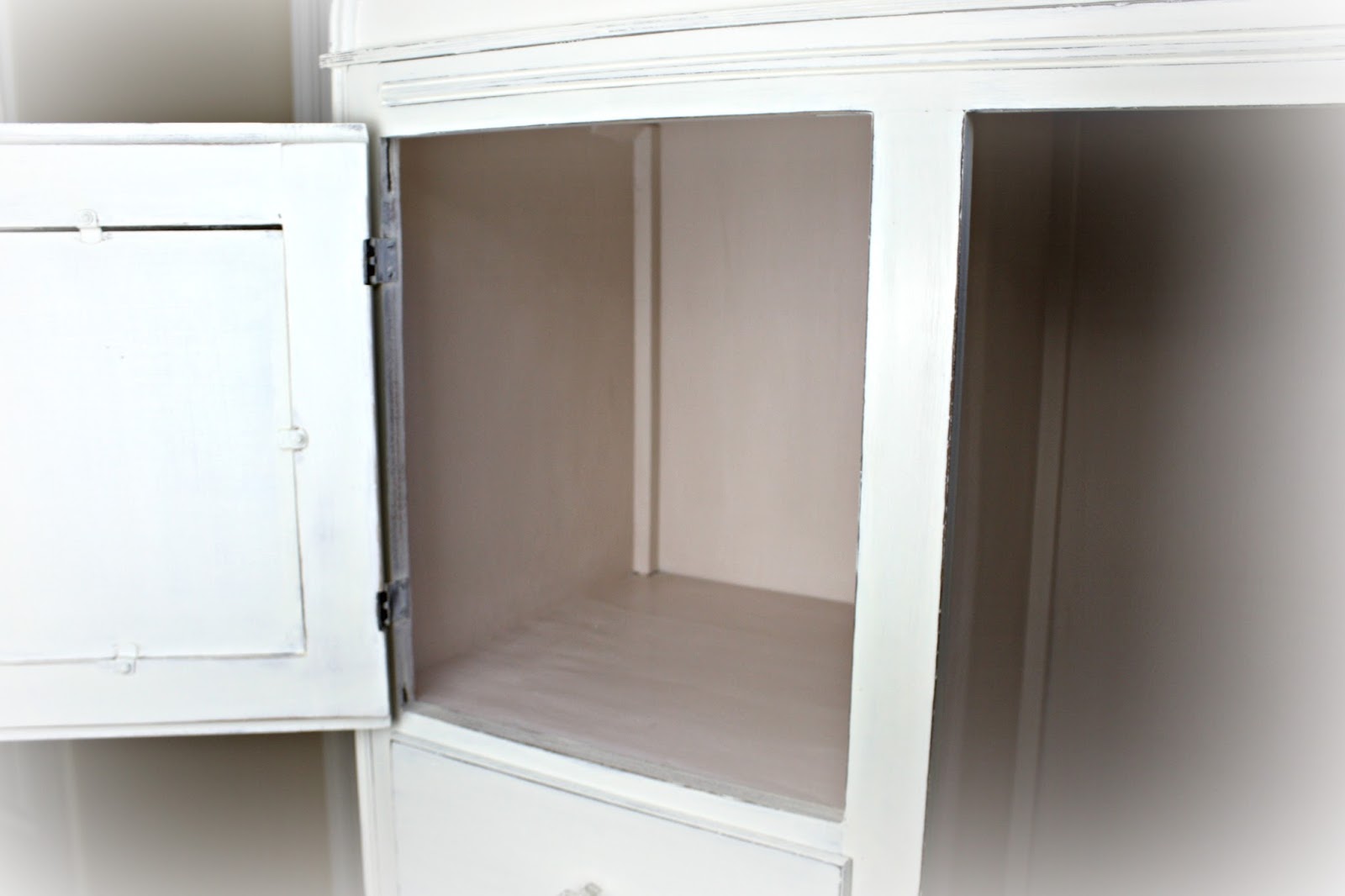 Extra storage in cubby. Extra storage in cubby.